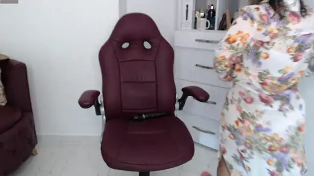 Snapshot of Frida_1982 chatting on February 2025 10:18:02 PM Frida 1982 online show from February 2025 10:18:02 PM