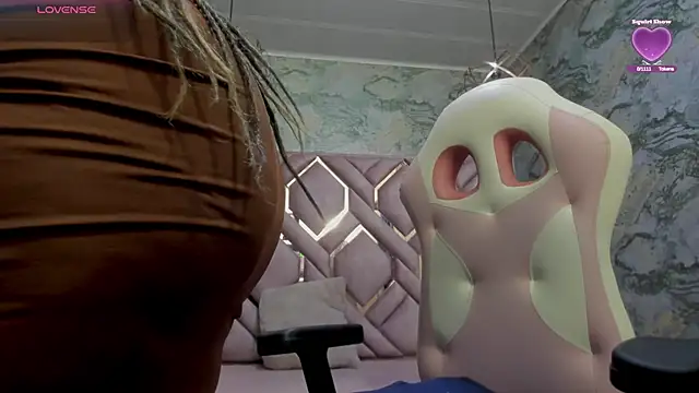 Snapshot of nefertiti_ebony chatting on November 2025 04:34:02 AM nefertiti ebony online show from November 2025 04:34:02 AM