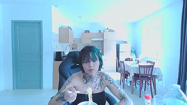 Snapshot of serena__vedette chatting on January 2025 12:05:02 PM serena vedette online show from January 2025 12:05:02 PM