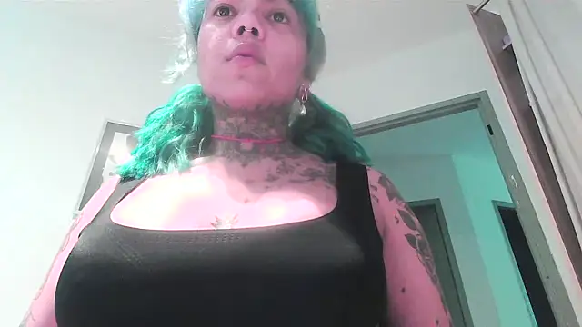 Snapshot of serena__vedette chatting on October 2025 11:32:02 AM serena vedette online show from October 2025 11:32:02 AM