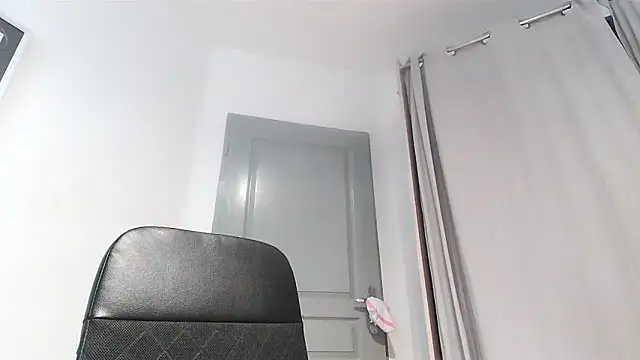 Snapshot of serena__vedette chatting on November 2025 11:22:02 AM serena vedette online show from November 2025 11:22:02 AM