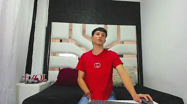 Snapshot of MarckPassion chatting on February 2025 01:10:02 PM MarckPassion online show from February 2025 01:10:02 PM