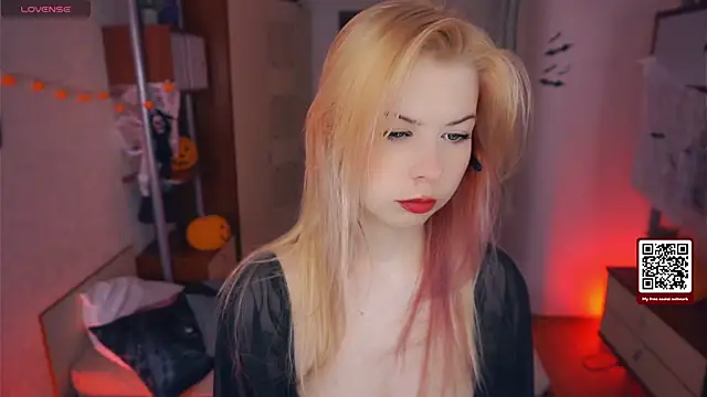 LynetHakes online show from October 2025 04:25:02 AM