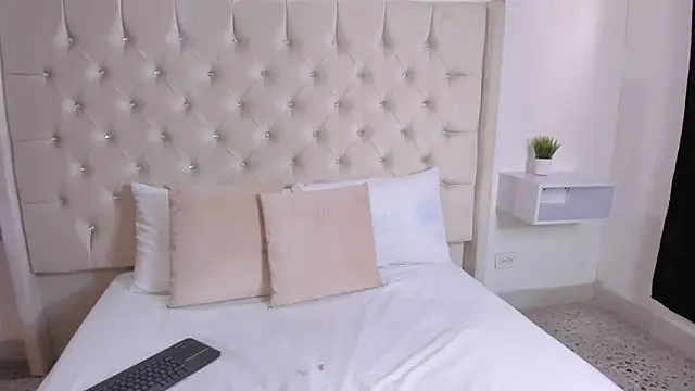 bella bloomg online show from March 2025 07:31:01 PM