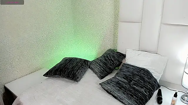 Angeles Busst online show from April 2026 09:39:33 PM