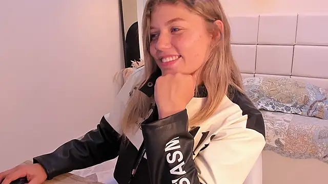 Snapshot of alaia_greyy chatting on February 2026 11:01:01 PM alaia greyy online show from February 2026 11:01:01 PM