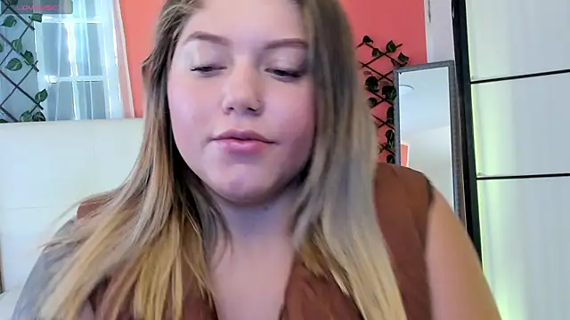 Snapshot of alaia_greyy chatting on April 2026 01:05:02 PM alaia greyy online show from April 2026 01:05:02 PM