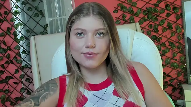 Snapshot of alaia_greyy chatting on June 2026 01:02:01 PM alaia greyy online show from June 2026 01:02:01 PM