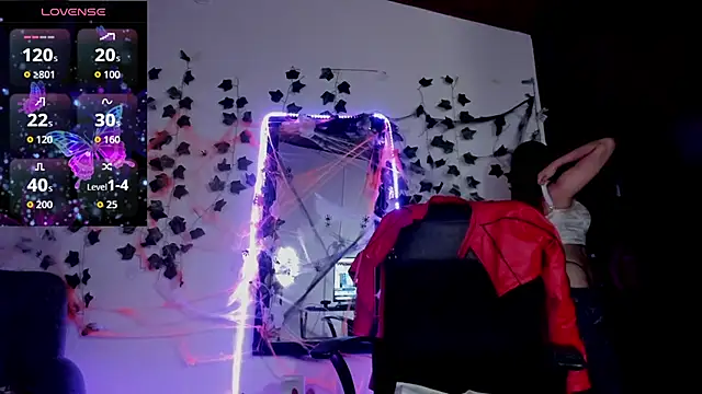 Snapshot of saray__jones chatting on October 2025 01:56:01 PM saray jones online show from October 2025 01:56:01 PM