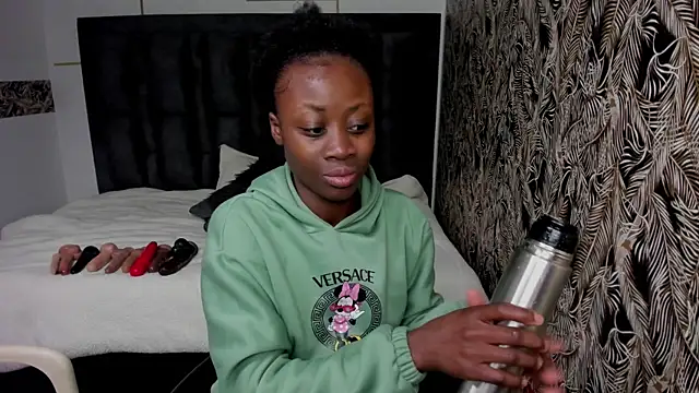 Sara Naugty online show from November 2025 12:59:03 PM