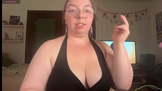Snapshot of curvycate127 chatting on June 2026 06:58:02 AM curvycate127 online show from June 2026 06:58:02 AM