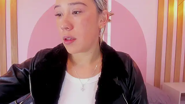 Lannajansen online show from March 2026 01:28:01 PM