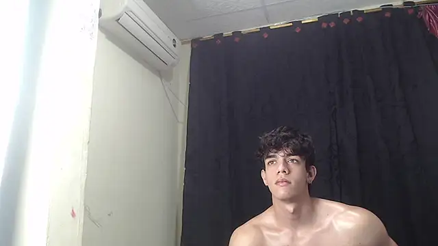 Snapshot of HENRY_SENNI chatting on February 2025 04:14:01 PM HENRY SENNI online show from February 2025 04:14:01 PM