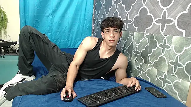 Snapshot of HENRY_SENNI chatting on March 2025 11:14:02 PM HENRY SENNI online show from March 2025 11:14:02 PM
