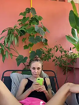 White Lu online show from April 2026 02:05:01 AM