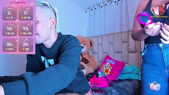 Snapshot of Sexy_valgirl chatting on March 2025 04:04:01 AM Sexy valgirl online show from March 2025 04:04:01 AM