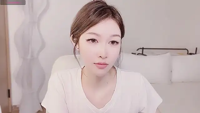 longlong xu online show from October 2025 01:43:02 PM