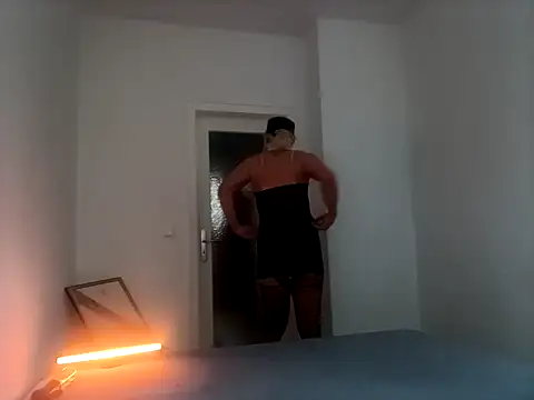 Snapshot of sandrahoeslut chatting on January 2025 01:02:02 PM sandrahoeslut online show from January 2025 01:02:02 PM