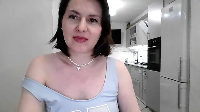 Victoria Glam online show from November 2025 07:27:01 PM