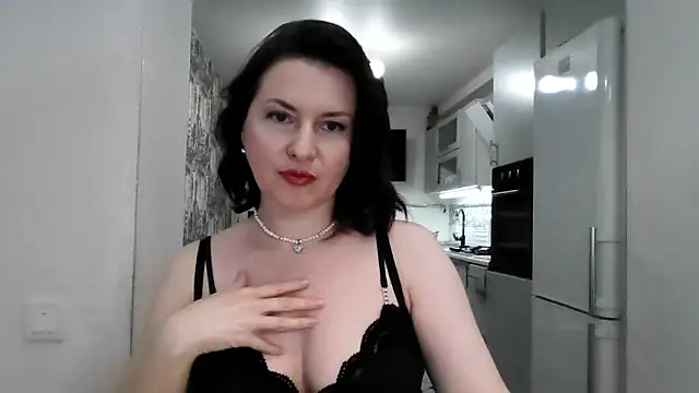 Victoria Glam online show from December 2025 12:23:02 PM