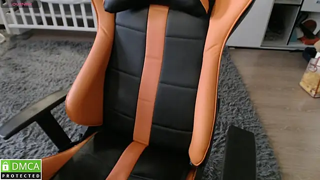 crystalyss online show from November 2025 03:17:01 AM