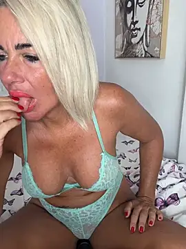 MakemeMillie1 online show from July 2026 04:17:02 AM