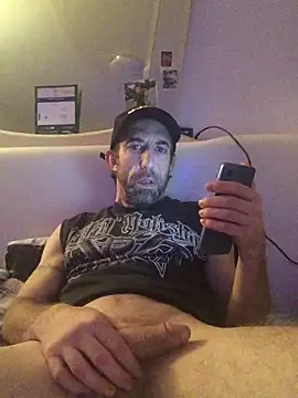 Snapshot of Pilote19 chatting on November 2025 06:43:01 PM Pilote19 online show from November 2025 06:43:01 PM