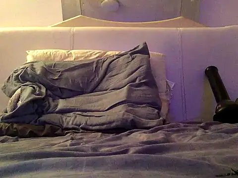 Snapshot of Pilote19 chatting on December 2025 11:12:01 PM Pilote19 online show from December 2025 11:12:01 PM