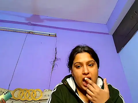 Sophia James online show from January 2025 10:45:01 AM