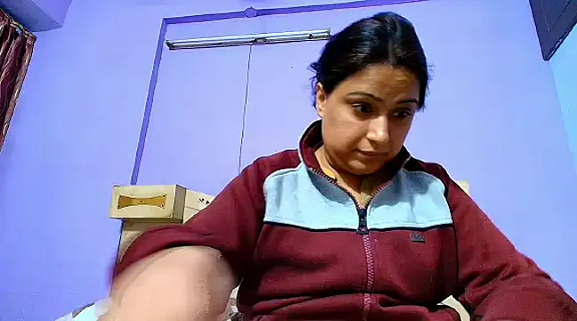 Sophia James online show from February 2025 01:31:02 PM