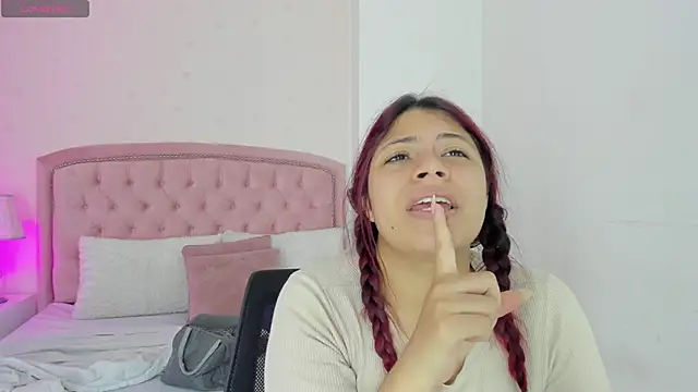 Snapshot of Kendall__Fox chatting on October 2025 05:46:01 AM Kendall Fox online show from October 2025 05:46:01 AM