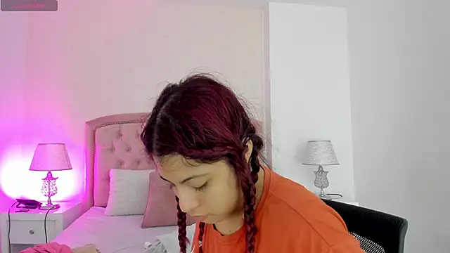 Snapshot of Kendall__Fox chatting on October 2025 06:06:02 AM Kendall Fox online show from October 2025 06:06:02 AM