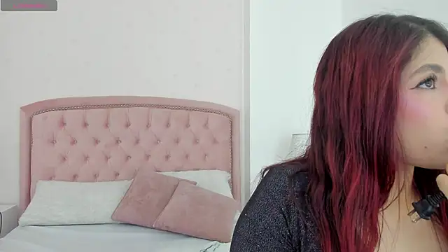 Snapshot of Kendall__Fox chatting on November 2025 06:26:02 AM Kendall Fox online show from November 2025 06:26:02 AM