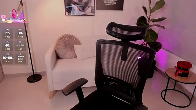 Snapshot of LairaScott chatting on November 2025 11:37:01 PM LairaScott online show from November 2025 11:37:01 PM