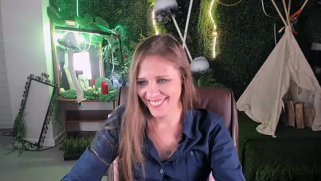 Snapshot of EmiliaBedy chatting on February 2025 12:17:01 PM EmiliaBedy online show from February 2025 12:17:01 PM