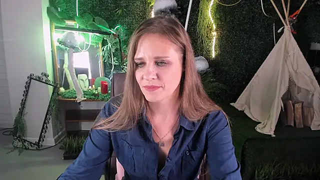 Snapshot of EmiliaBedy chatting on February 2025 03:20:01 PM EmiliaBedy online show from February 2025 03:20:01 PM