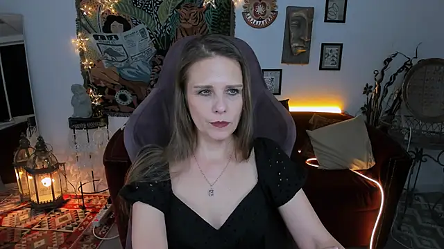 Snapshot of EmiliaBedy chatting on February 2025 12:11:01 PM EmiliaBedy online show from February 2025 12:11:01 PM