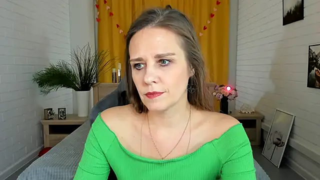 Snapshot of EmiliaBedy chatting on February 2025 03:08:02 PM EmiliaBedy online show from February 2025 03:08:02 PM