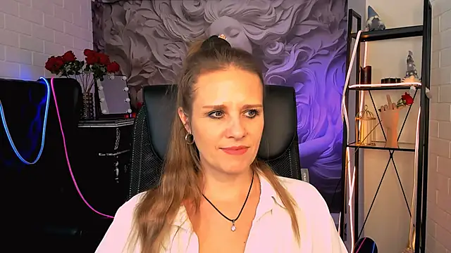 Snapshot of EmiliaBedy chatting on March 2025 12:11:02 PM EmiliaBedy online show from March 2025 12:11:02 PM