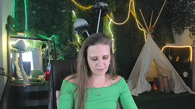 Snapshot of EmiliaBedy chatting on March 2025 03:34:01 PM EmiliaBedy online show from March 2025 03:34:01 PM