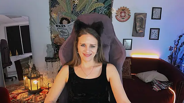 Snapshot of EmiliaBedy chatting on March 2025 03:28:01 PM EmiliaBedy online show from March 2025 03:28:01 PM