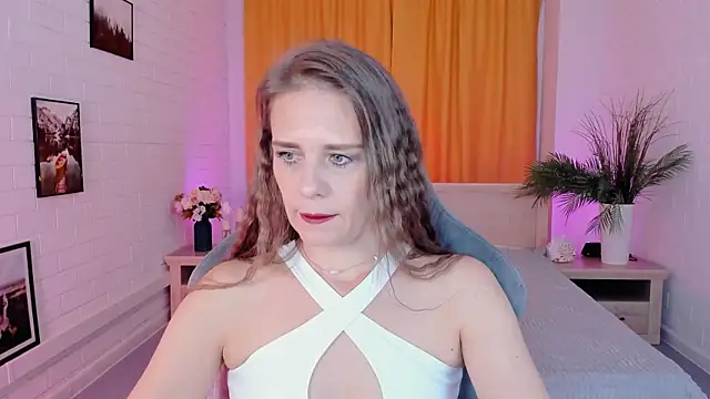 Snapshot of EmiliaBedy chatting on October 2025 09:06:02 AM EmiliaBedy online show from October 2025 09:06:02 AM