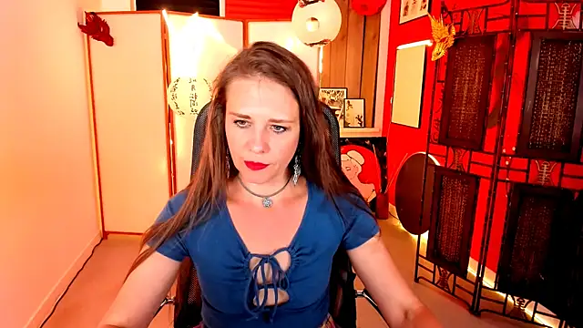 Snapshot of EmiliaBedy chatting on June 2026 05:12:02 AM EmiliaBedy online show from June 2026 05:12:02 AM