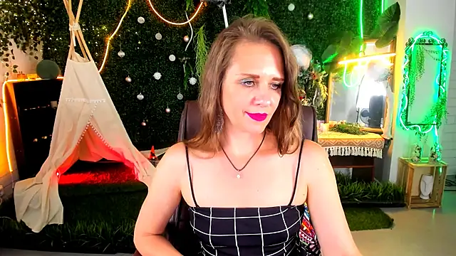 Snapshot of EmiliaBedy chatting on July 2026 03:03:02 PM EmiliaBedy online show from July 2026 03:03:02 PM