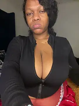 Boneca25 online show from October 2025 09:42:02 PM