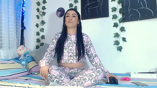 annyevans 1 online show from November 2025 09:05:02 PM