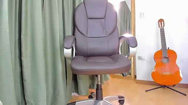 Snapshot of Tombarden chatting on March 2025 09:05:02 PM Tombarden online show from March 2025 09:05:02 PM