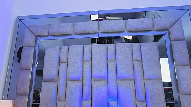 Bonet iris online show from April 2026 07:22:01 PM