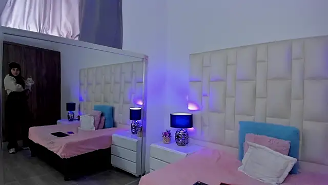 Ariana rouse online show from November 2025 05:05:02 PM