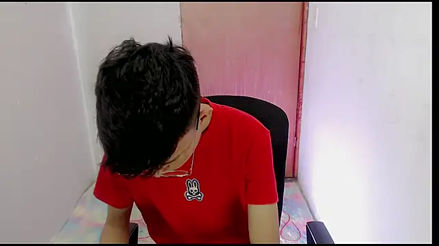 Snapshot of Alexxx_lov chatting on February 2025 12:14:02 PM Alexxx lov online show from February 2025 12:14:02 PM